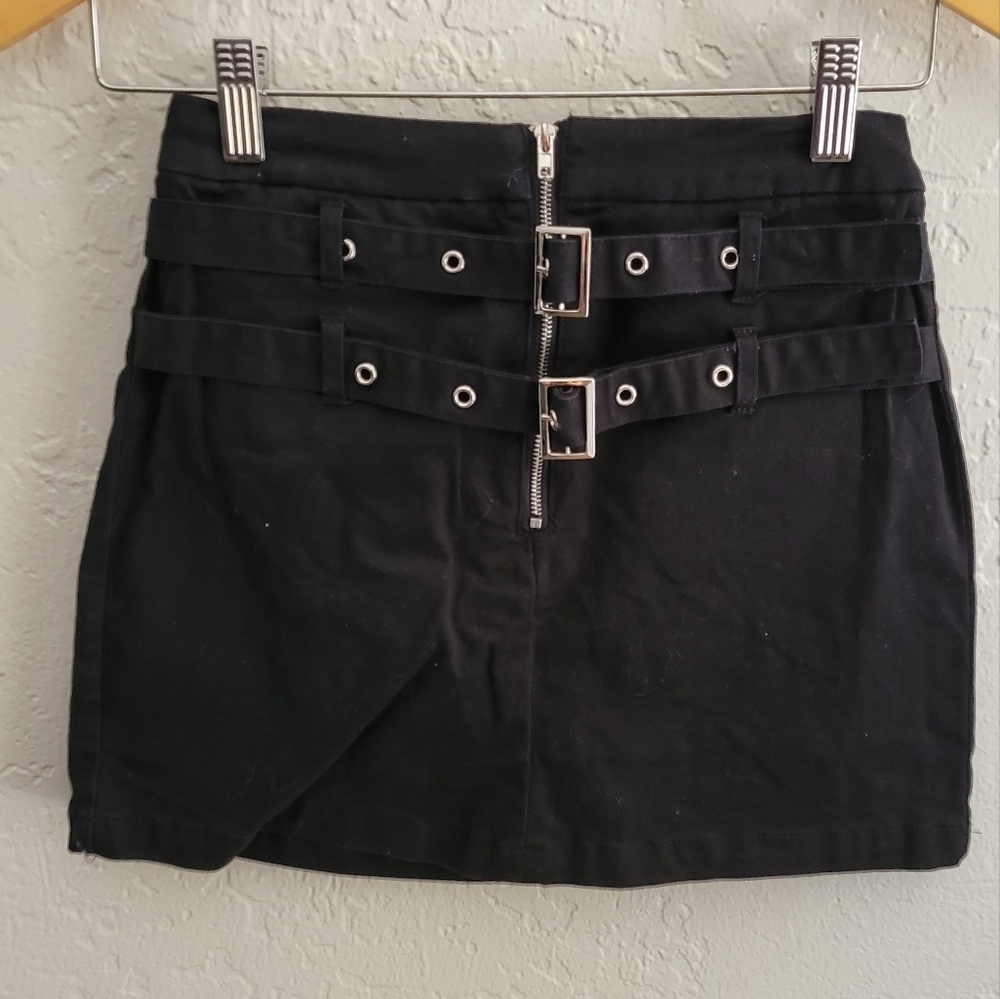 CARMAR Buckle Skirt Size 6
